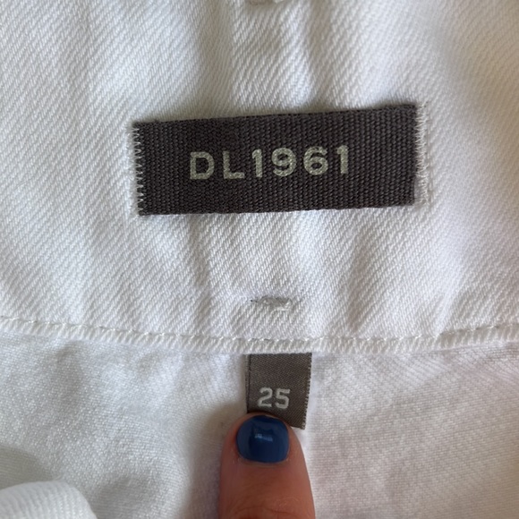 DL1961 Camile paperback shorts in white size 25 - Picture 6 of 6